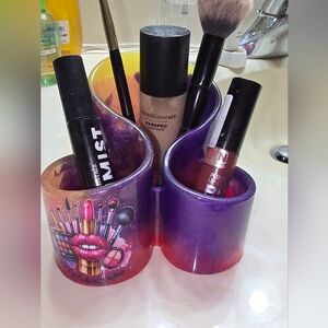 Resin Make Up Holder